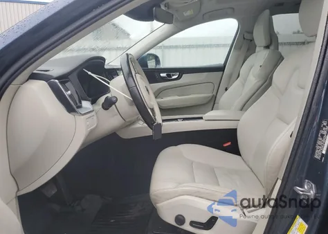 2018 Volvo Xc60 T5 Momentum z USA, uszkodzony, nr VIN YV4102RKXJ1057965